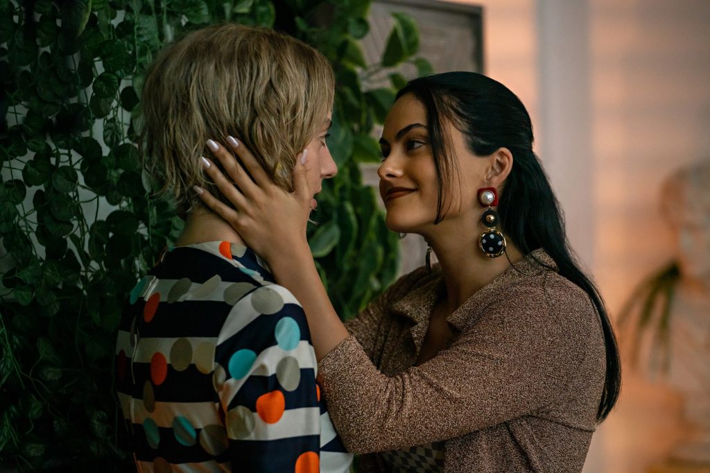 Maya Hawke and Camilla Mendes in Do Revenge